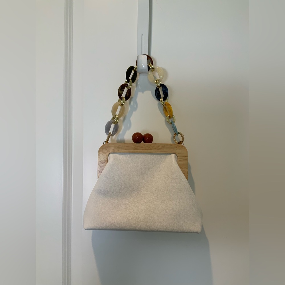 *Cute cross body or handbag. Vegan leather, detachable long strap
